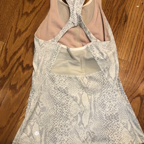 Lululemon Sports Bra/Tank Snakeskin Print Size 4 - Picture 3 of 7